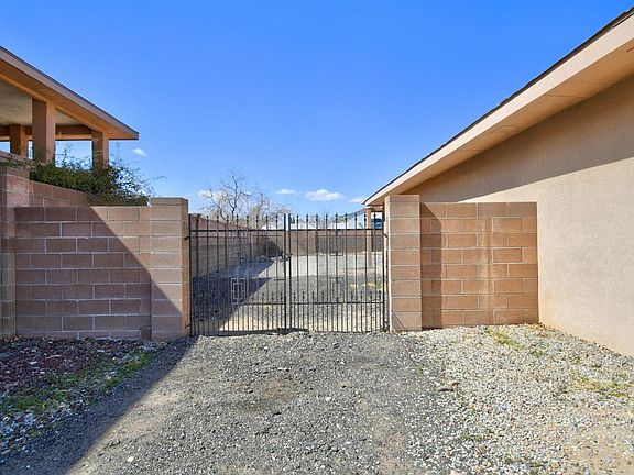 3rd image of 2636 Sandia Loop NE