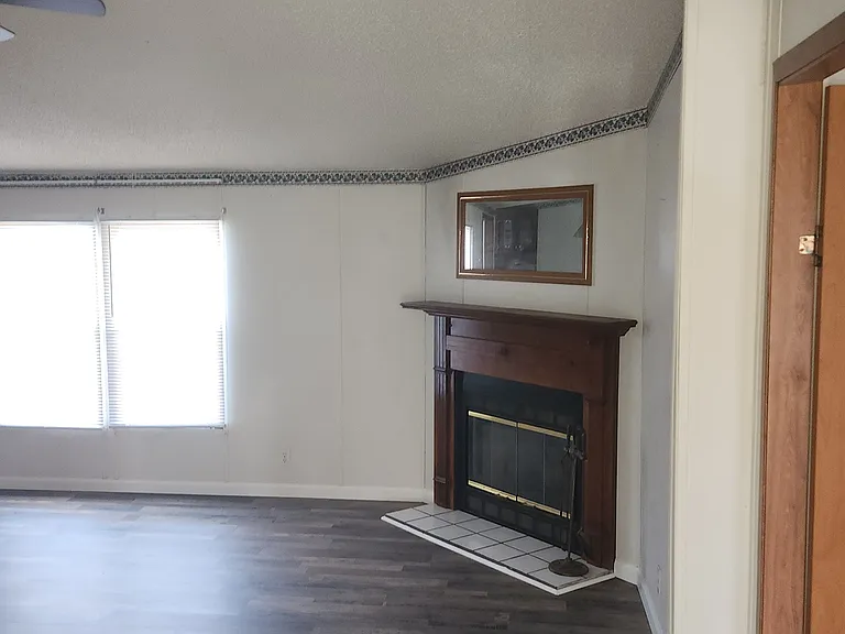 230 Akron St — Photo 5