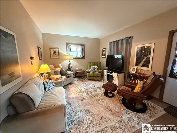 5th image of 75 Sturges St