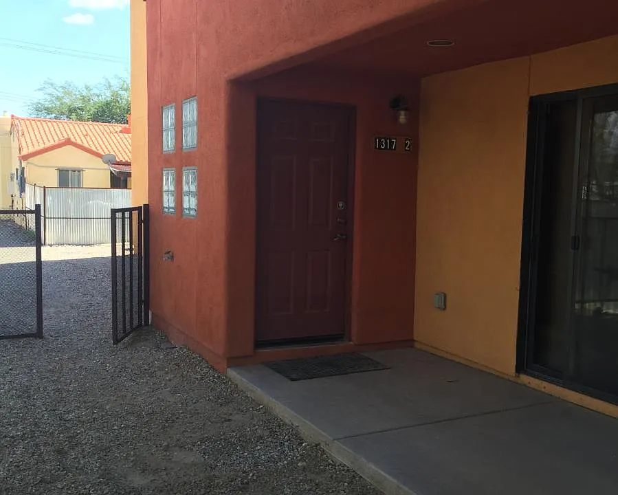 1317 E Hedrick Dr