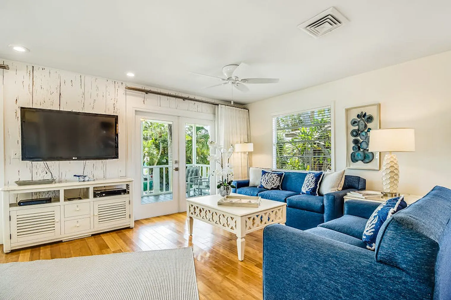 3 bed, 2.0 bath, 1194 sqft, $3,984 — Photo 1