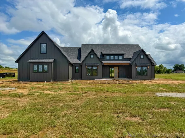 1413 Gunner Ln, Muskogee, OK 74403