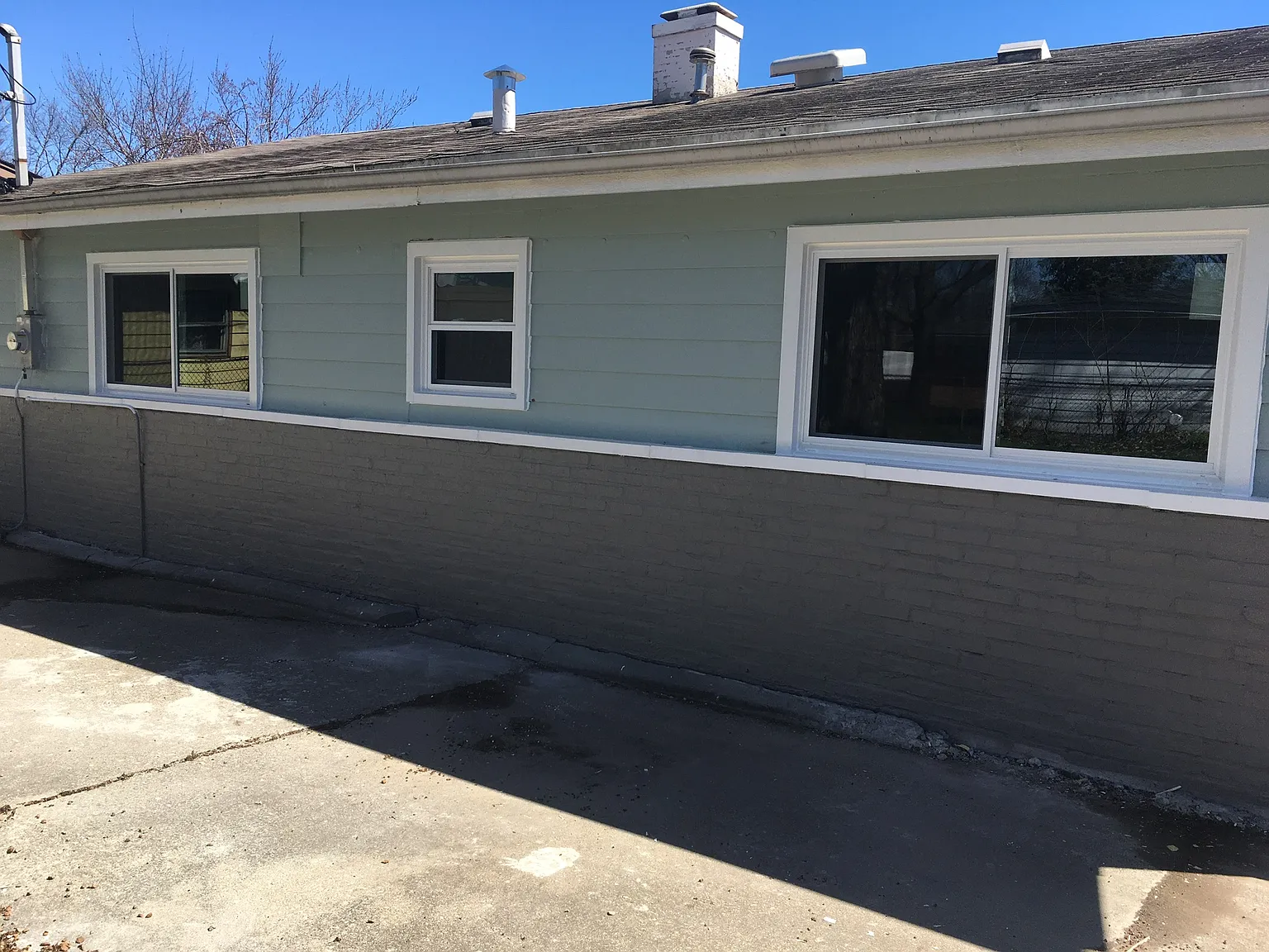 1384 Forest Pl photo 1