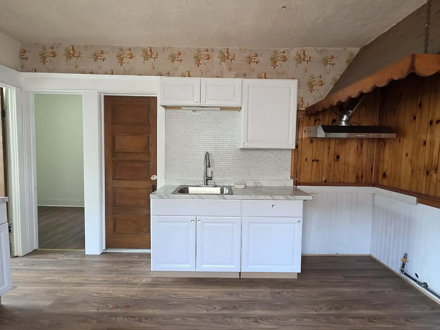 4 bed, 1000 sqft, $1,300 — Photo 1