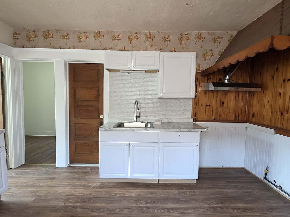 1st image of 128 Davey St #2