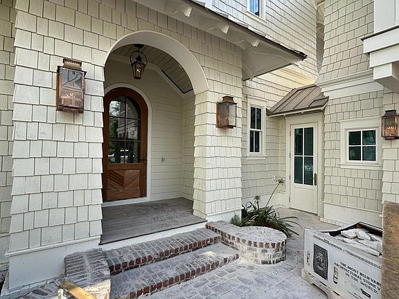 4th image of 10 Yacht Pond Ln