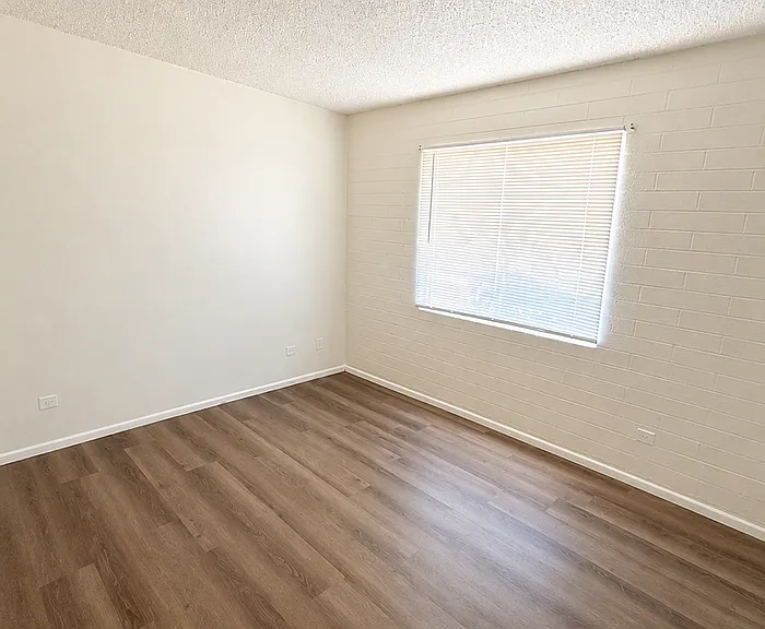 2041 W Berridge Ln #6 — Photo 7