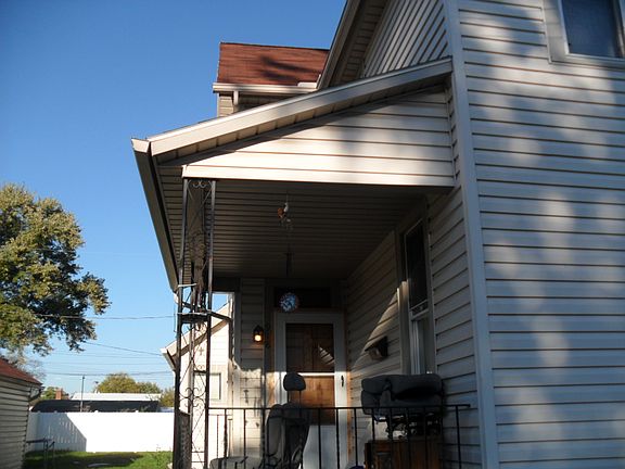 enclosed front porch 