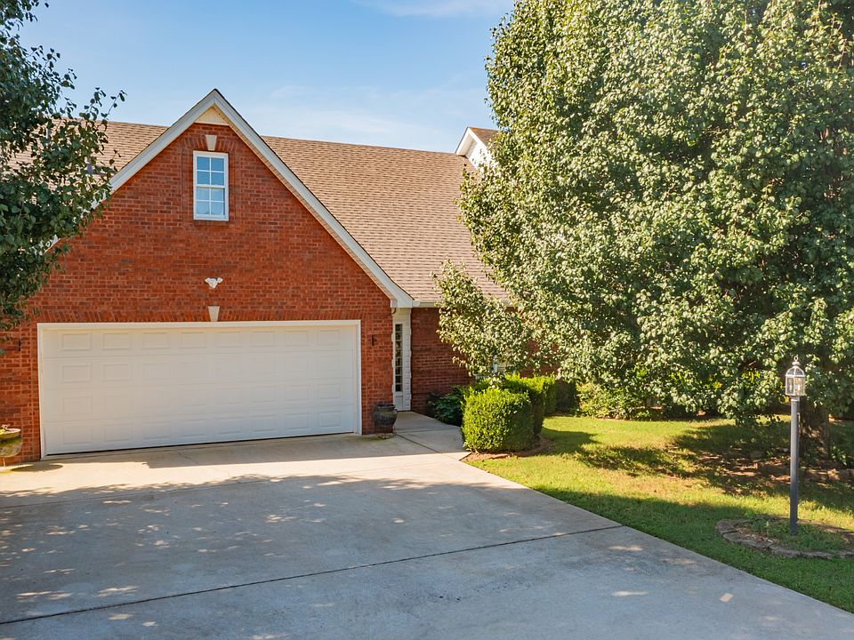 1st image of 76 Chase Cir