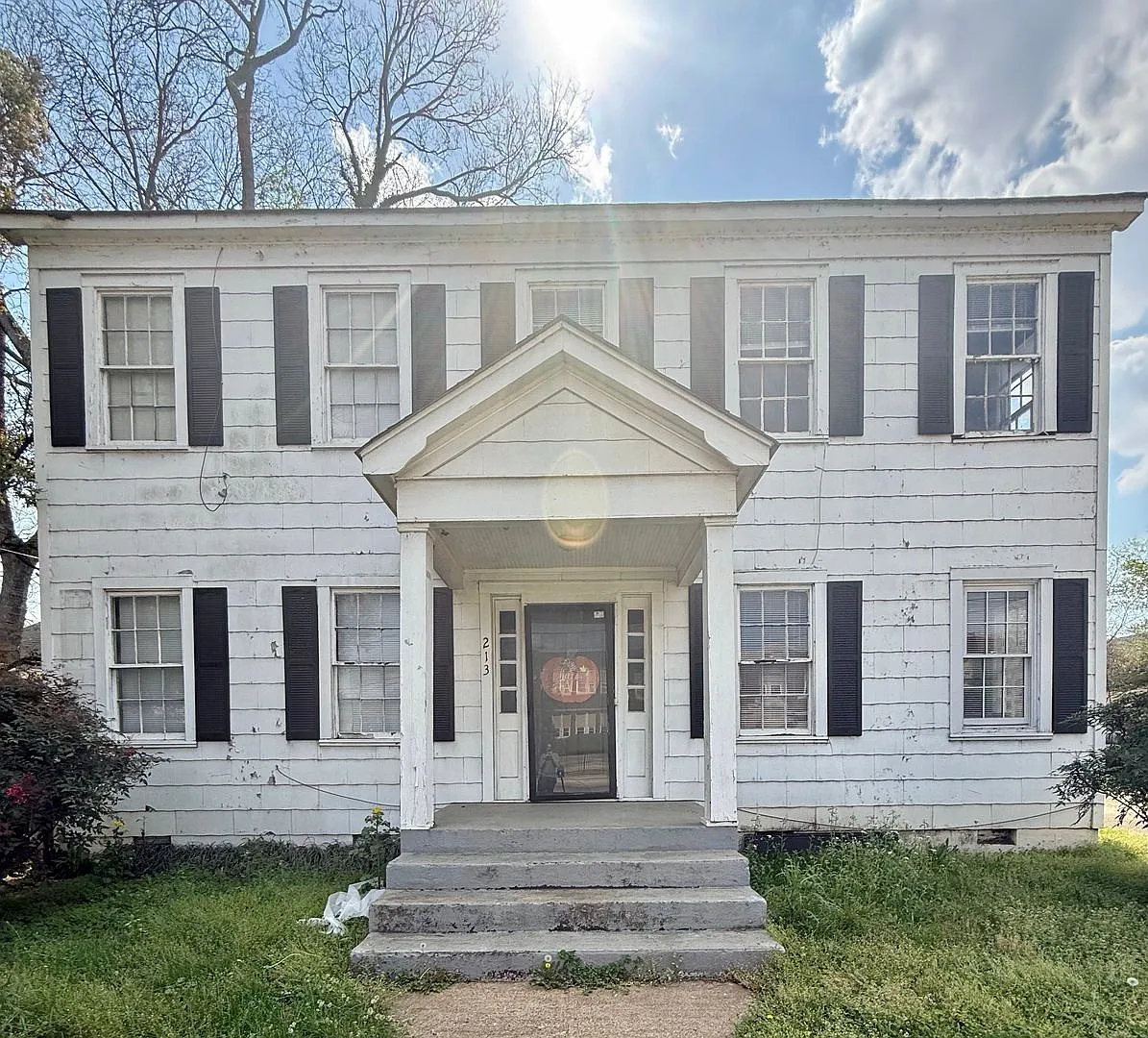 213 Wilson St NE — Photo 1
