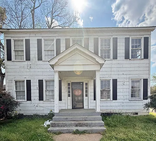 213 Wilson St NE Photo 1