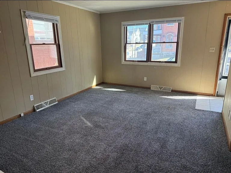493 Burch St — Photo 3