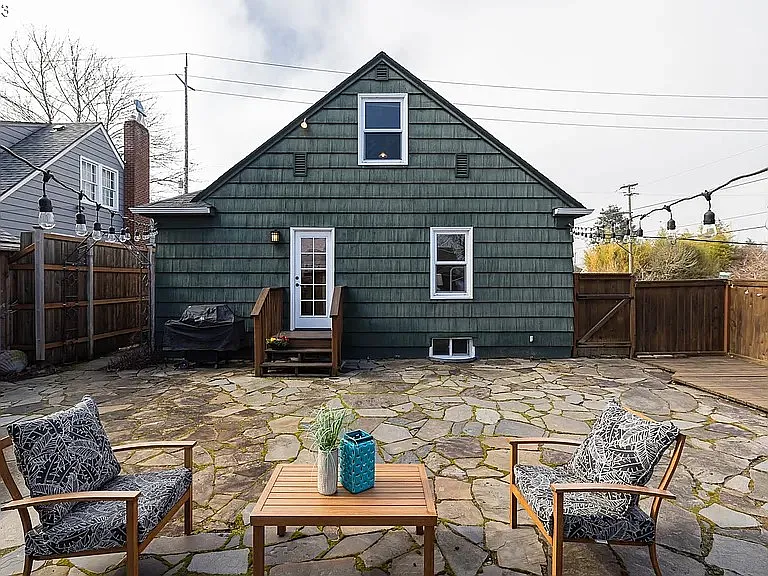 10 NE Buffalo St — Photo 13