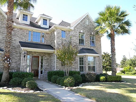 Stunning elevation with great landscaping welcomes you and your guests in.