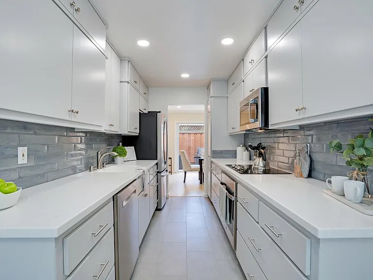 1323 Hoover St — Photo 7