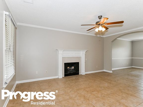 5th image of 10152 Fox Chase Dr