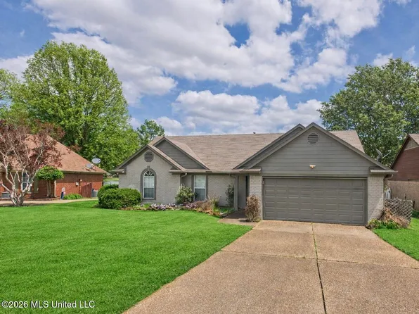 9290 Lakeside Dr, Olive Branch, MS 38654