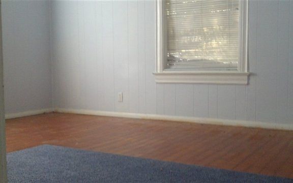 4th image of 320 Hill Terrace Dr