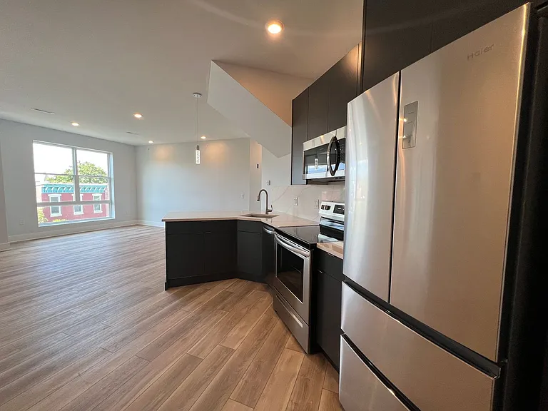 3951 Lancaster — Photo 31