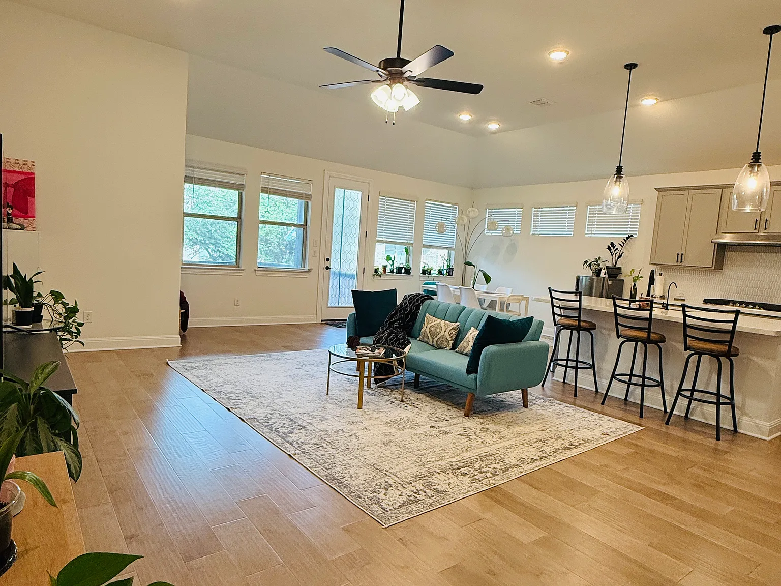 2944 Youngwood St — Photo 4