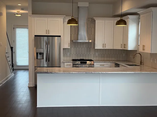 2601 Batavia St — Photo 10