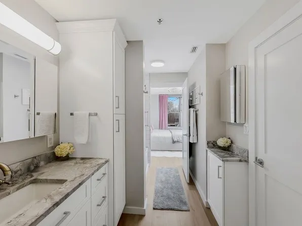 26 Avenue At Port Imperial image 16 of 38