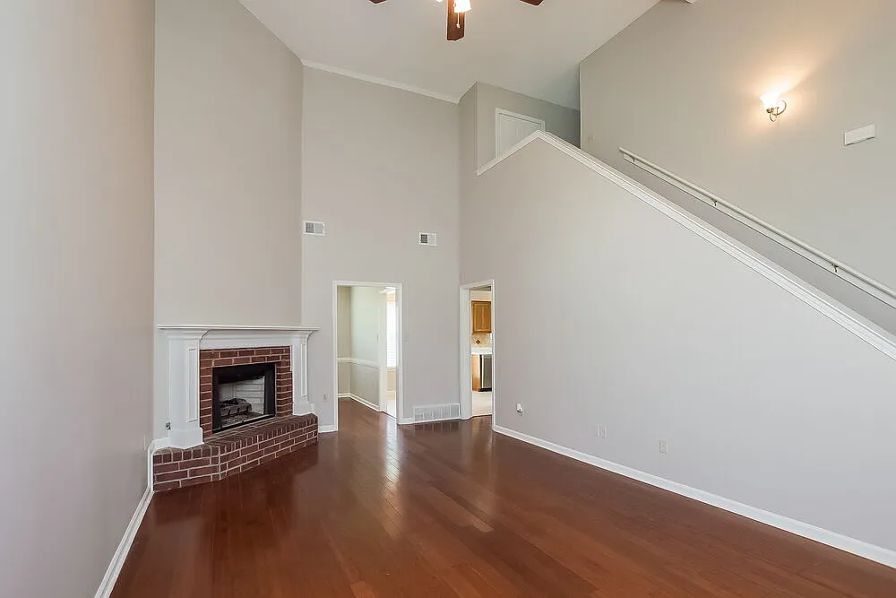 4 bed, 2.5 bath, 1913 sqft, $2,990 — Photo 4