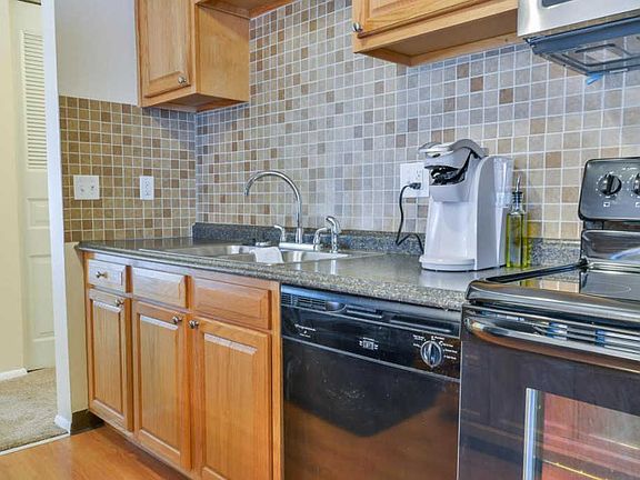 5th image of 3016 Deepwood Dr