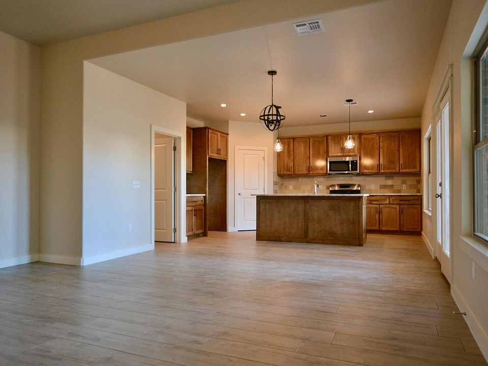 1st image of 900 Heather Ln