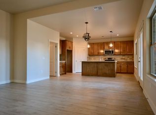 900 Heather Ln, Moore, OK 73160