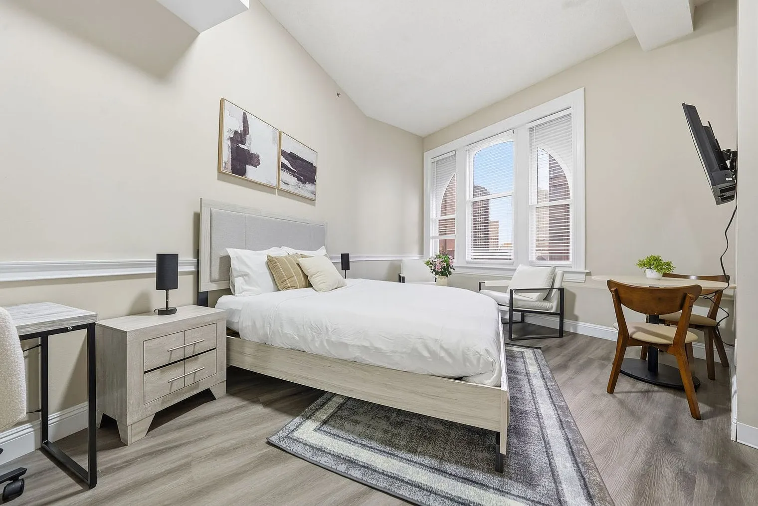 1 bed, 1.0 bath, 4660 sqft, $3,465 — Photo 3