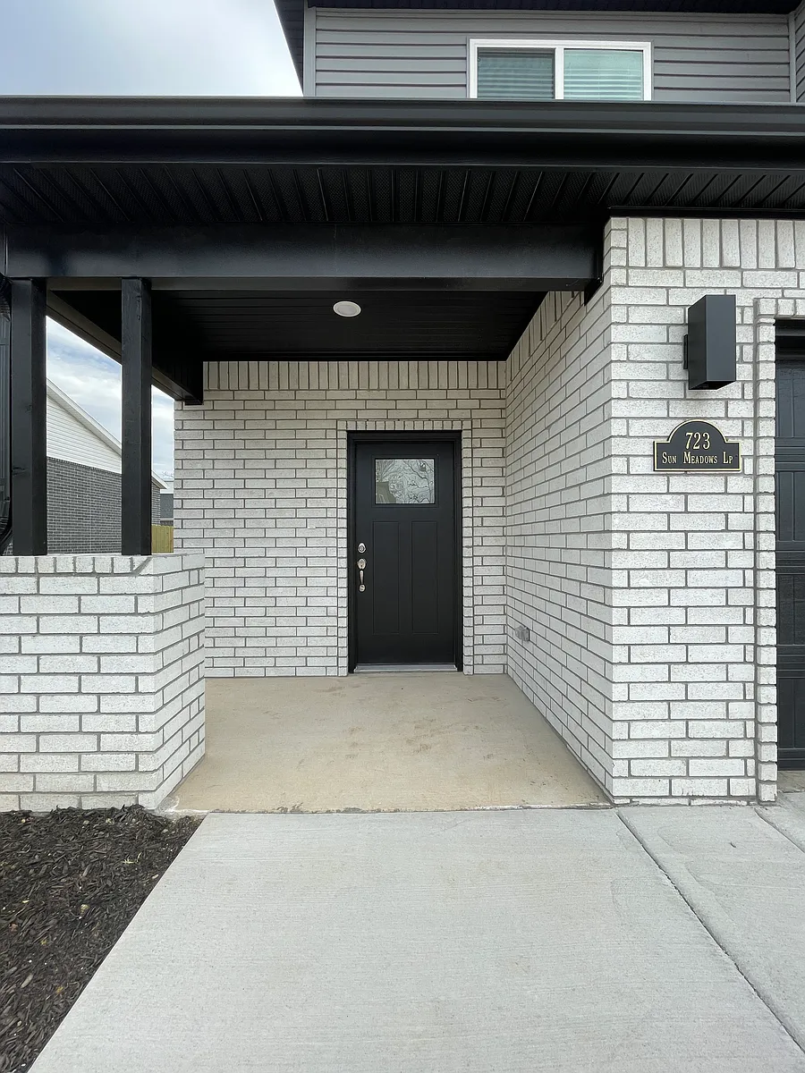 Covered Entry - 723 Sun Meadow Dr