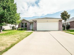 1085 Silver Spur Ln, Fort Worth, TX 76179