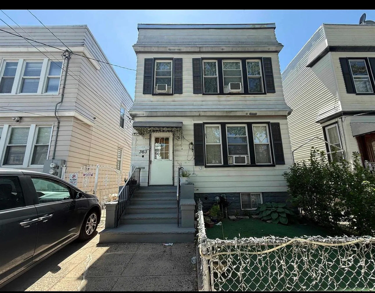 3 bed, 1350 sqft, $2,050 — Photo 1