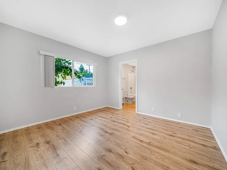 367 N Waverly St — Photo 18