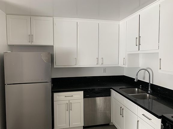 5th image of 1925 W 20th St #101