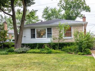 565 Barberry Rd, Highland Park, IL 60035