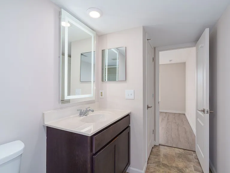 The Oaks Apartments — Photo 31