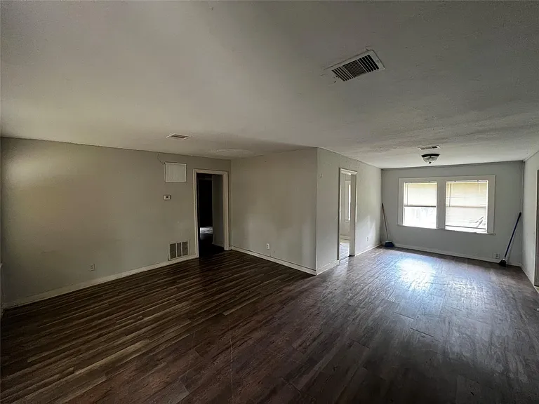 5926 Southtown St — Photo 2
