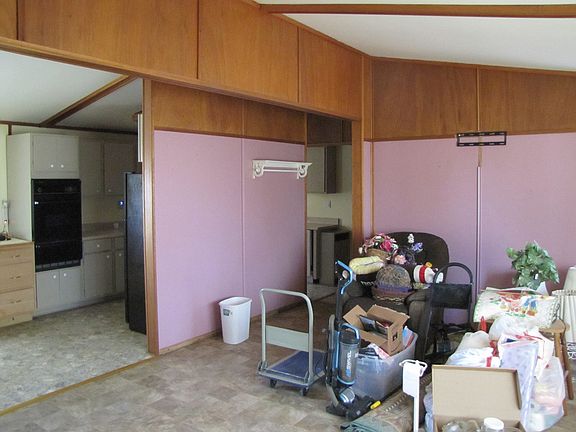 4th image of 820 Meadow Ln