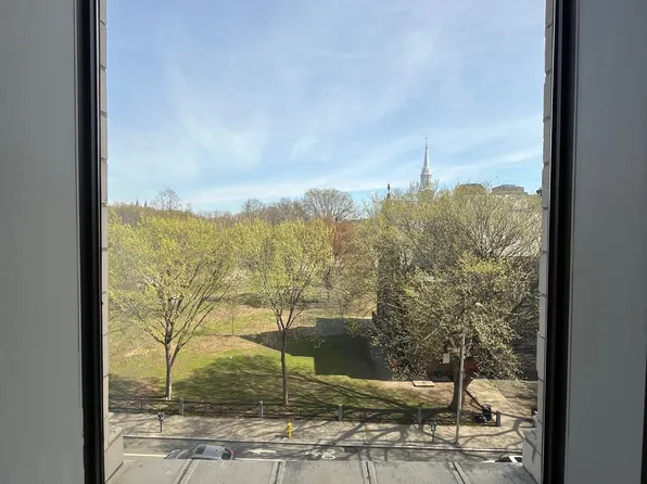 Bulldog Apartments, 956 Chapel St #090b76a83, New Haven, CT 06510