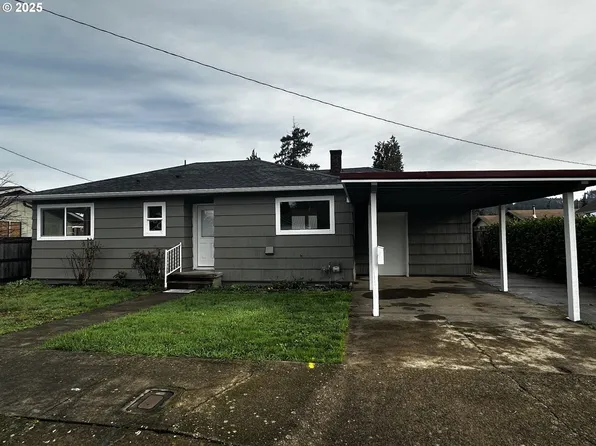 818 S 1st St, Cottage Grove, OR 97424
