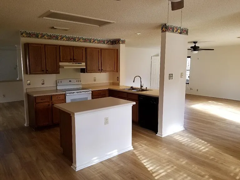 14234 Emerald Hill Dr — Photo 11