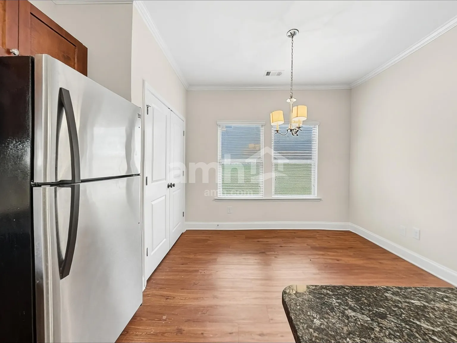 4 bed, 2.0 bath, 2072 sqft, $2,270 — Photo 4