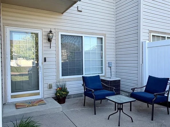 26728 Ashton Dr, Woodhaven, MI 48183