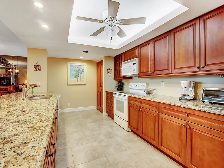 450 Egret Cir #9202 — Photo 8