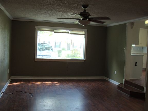 3rd image of 2922 Cypress St