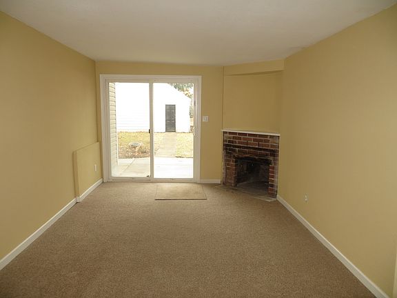 3rd image of 1068 Cherry St