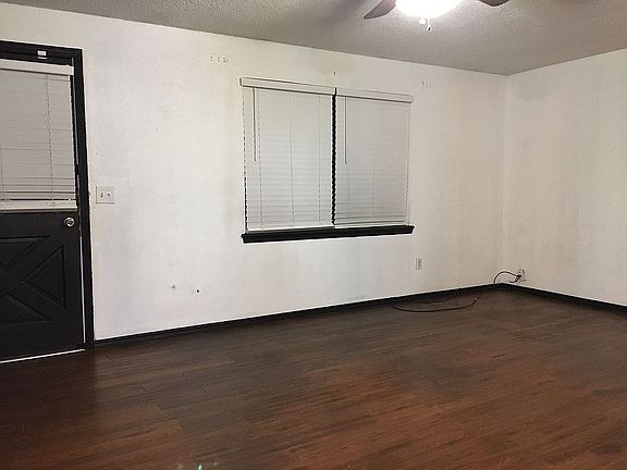 2nd image of 3504 Leonhardt Dr
