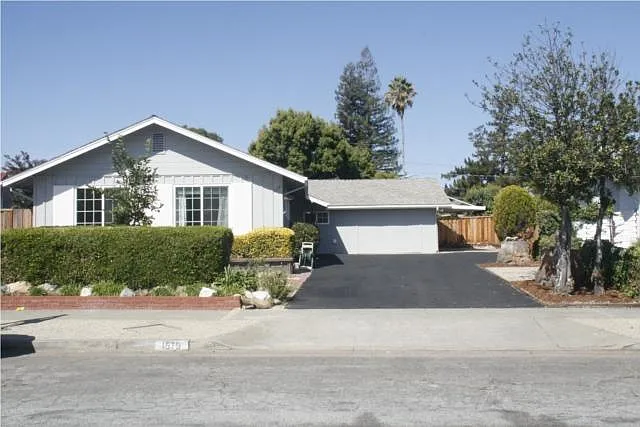 1579 Parkview Ave — Photo 4
